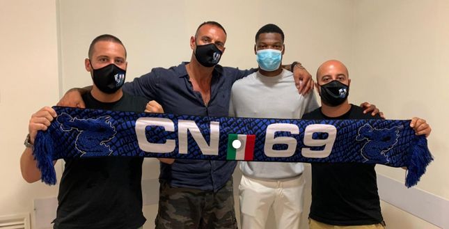 Inter, Dumfries incontra la Curva Nord: “Nell’auspicio di una stagione da protagonista” Inter, Dumfries incontra la Curva Nord: “Nell’auspicio di una stagione da protagonista”