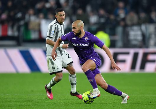 TURIN, ITALY - FEBRUARY 12: Sofyan Amrabat of ACF Fiorentina runs with the ball during the Serie A match between Juventus and ACF Fiorentina at on February 12, 2023 in Turin, Italy. (Photo by Valerio Pennicino/Getty Images) Amrabat a Milano sotto “effetto Mondiale”: Italiano si affida a lui- immagine 2