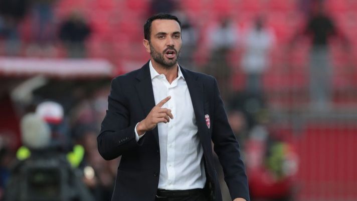 MONZA, ITALY - NOVEMBER 13: AC Monza head coach Raffaele Palladino issues instructions to his players during the Serie A match between AC Monza and Salernitana at Stadio Brianteo on November 13, 2022 in Monza, Italy. (Photo by Emilio Andreoli/Getty Images) Palladino: “Petagna, i gol di Carlos Augusto, come sta Rovella e occhio a questo giovane” - immagine 1