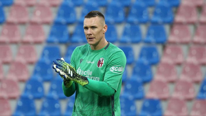 CROTONE, ITALY - MARCH 20: Lukasz Skorupski of Bologna during the Serie A match between FC Crotone and Bologna FC at Stadio Comunale Ezio Scida on March 20, 2021 in Crotone, Italy. (Photo by Maurizio Lagana/Getty Images) LIVE – Tutti i portieri per l’ultima giornata di Serie A: squadra per squadra, chi gioca e chi no - immagine 1