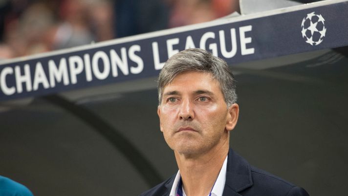 SALZBURG, AUSTRIA - SEPTEMBER 17: Coach Felice Mazzu of KRC Genk looks on prior the champions league group E match between FC Salzburg and KRC Genk at Salzburg Stadion on September 17, 2019 in Salzburg, Austria. (Photo by Andreas Schaad/Bongarts/Getty Images) SALZBURG, AUSTRIA - SEPTEMBER 17: Coach Felice Mazzu of KRC Genk looks on prior the champions league group E match between FC Salzburg and KRC Genk at Salzburg Stadion on September 17, 2019 in Salzburg, Austria. (Photo by Andreas Schaad/Bongarts/Getty Images)
