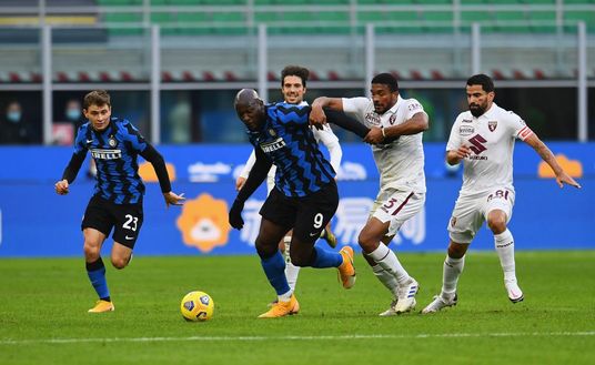 MILAN, ITALY - NOVEMBER 22: Romelu Lukaku of FC Internazionale competes for the ball with Soualiho Meite of Torino FC during the Serie A match between FC Internazionale and Torino FC at Stadio Giuseppe Meazza on November 22, 2020 in Milan, Italy. (Photo by Claudio Villa - Inter/Inter via Getty Images) MILAN, ITALY - NOVEMBER 22: Romelu Lukaku of FC Internazionale competes for the ball with Soualiho Meite of Torino FC during the Serie A match between FC Internazionale and Torino FC at Stadio Giuseppe Meazza on November 22, 2020 in Milan, Italy. (Photo by Claudio Villa - Inter/Inter via Getty Images)