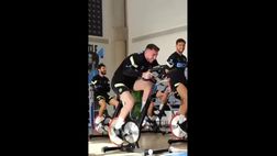 VIDEO / Aymeric Laporte palleggia sulla… cyclette!