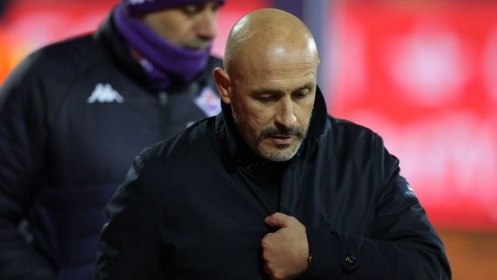 FLORENCE, ITALY - JANUARY 21: Vincenzo Italiano manager of ACF Fiorentina shows his dejection after the Serie A match between ACF Fiorentina and Torino FC at Stadio Artemio Franchi on January 21, 2023 in Florence, Italy. (Photo by Gabriele Maltinti/Getty Images) Italiano: “Jovic, più dinamismo! Avremo presto Cabral, si pensava peggio. Su Biraghi fuori…” - immagine 1