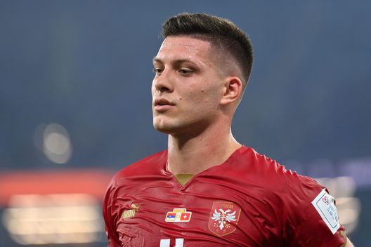 DOHA, QATAR - DECEMBER 02: Luka Jovic of Serbia reacts after the 2-3 loss during the FIFA World Cup Qatar 2022 Group G match between Serbia and Switzerland at Stadium 974 on December 02, 2022 in Doha, Qatar. (Photo by Justin Setterfield/Getty Images) Milenkovic e Jovic accorciano le ferie. I due serbi fanno felice Italiano- immagine 2