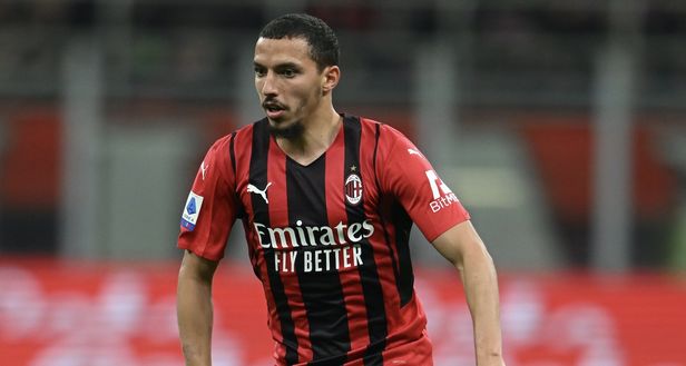 Ismaël Bennacer (centrocampista AC Milan), qui durante Milan-Genoa 2-0 (Serie A 2021-2022) | News (Getty Images) Ismaël Bennacer AC Milan Milan-Genoa 2-0 Serie A 2021-2022