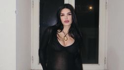 Jovana Djordjevic in dolce attesa incanta i fan: sensualità e curve da urlo