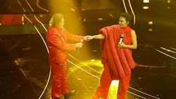 E chi non salta…I Ricchi e Poveri a Sanremo: sembra di essere in curva a San Siro…