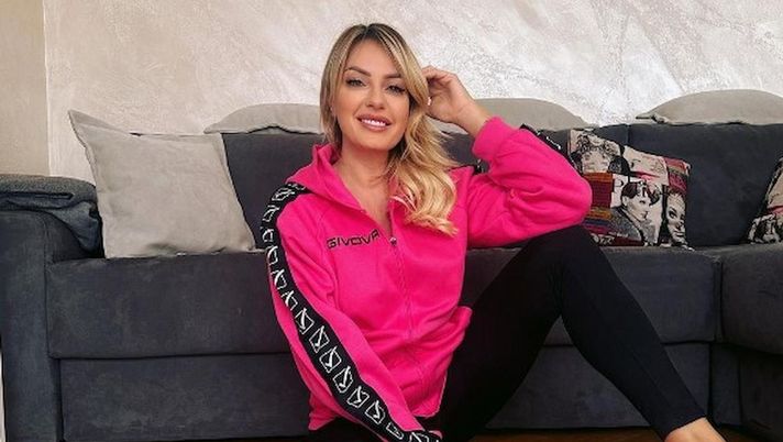 Manila Nazzaro, il gossip impazza: relazione con un ballerino Manila Nazzaro, il gossip impazza: relazione con un ballerino - immagine 1