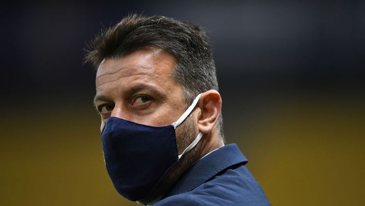 PARMA, ITALY - MARCH 19: Roberto D'Aversa, manager of Parma Calcio, looks on during the Serie A match between Parma Calcio and Genoa CFC at Stadio Ennio Tardini on March 19, 2021 in Parma, Italy. (Photo by Alessandro Sabattini/Getty Images) PARMA, ITALY - MARCH 19: Roberto D'Aversa, manager of Parma Calcio, looks on during the Serie A match between Parma Calcio and Genoa CFC at Stadio Ennio Tardini on March 19, 2021 in Parma, Italy. (Photo by Alessandro Sabattini/Getty Images)
