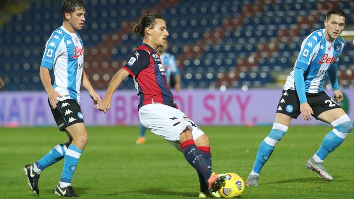 CROTONE, ITALY - DECEMBER 06: Jacopo Petriccione of Crotone competes for the ball with Diego Demme of Napoli during the Serie A match between FC Crotone and SSC Napoli at Stadio Comunale Ezio Scida on December 06, 2020 in Crotone, Italy. (Photo by Maurizio Lagana/Getty Images) 