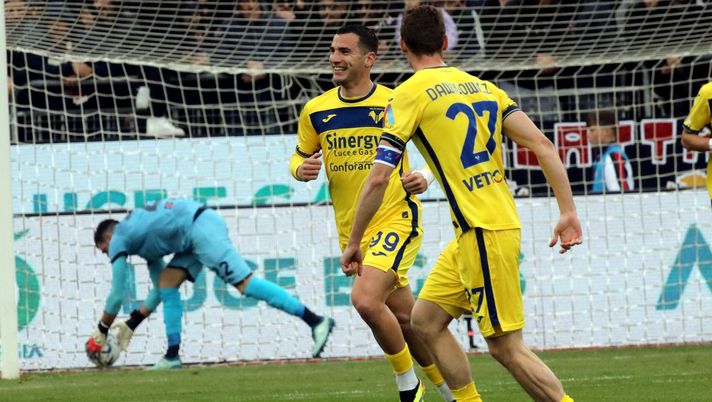 GETTY IMAGES  Il Verona scappa con Bonazzoli, Sulemana lo riprende, 1-1 a Cagliari - immagine 1