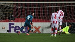 Europa League, beffa Milan: Stankovic rimonta in 10 contro 11. Ok la Roma, i risultati