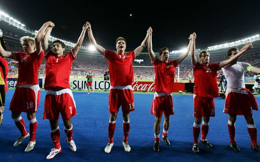 VIENNA, AUSTRIA - JUNE 12: The Austrian team acknowledge the fans after the UEFA EURO 2008 Group B match between Austria and Poland at Ernst Happel Stadion VIENNA, AUSTRIA - JUNE 12: The Austrian team acknowledge the fans after the UEFA EURO 2008 Group B match between Austria and Poland at Ernst Happel Stadion