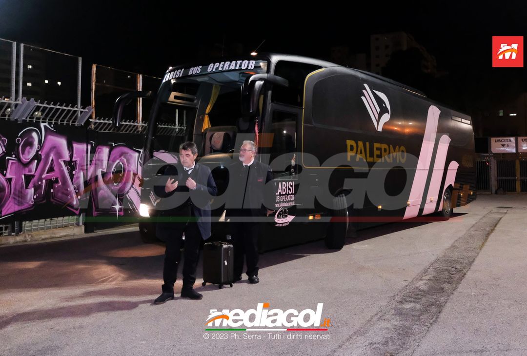 FOTO Palermo, i rosanero ritornano a Palermo dopo il la vittoria ad Ascoli (Gallery) - immagine 17