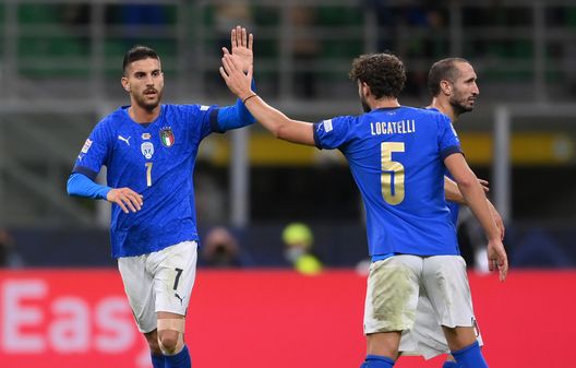 MILAN, ITALY - OCTOBER 06: Lorenzo Pellegrini of Italy celebrates with Manuel Locatelli after scoring their side's first goal during the UEFA Nations League 2021 Semi-final match between Italy and Spain at San Siro Stadium on October 06, 2021 in Milan, Italy. (Photo by Laurence Griffiths/Getty Images) MILAN, ITALY - OCTOBER 06: Lorenzo Pellegrini of Italy celebrates with Manuel Locatelli after scoring their side's first goal during the UEFA Nations League 2021 Semi-final match between Italy and Spain at San Siro Stadium on October 06, 2021 in Milan, Italy. (Photo by Laurence Griffiths/Getty Images)