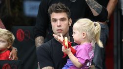 Milan, Fedez fa visita ai rossoneri: foto e palleggi con… Ibrahimovic