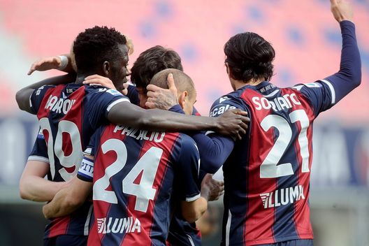 BOLOGNA, ITALY - APRIL 18: Musa Barrow of Bologna FC celebrates after scoring his team's second goal during the Serie A match between Bologna FC and Spezia Calcio at Stadio Renato Dall'Ara on April 18, 2021 in Bologna, Italy. Sporting stadiums around Italy remain under strict restrictions due to the Coronavirus Pandemic as Government social distancing laws prohibit fans inside venues resulting in games being played behind closed doors. (Photo by Mario Carlini / Iguana Press/Getty Images) BOLOGNA, ITALY - APRIL 18: Musa Barrow of Bologna FC celebrates after scoring his team's second goal during the Serie A match between Bologna FC and Spezia Calcio at Stadio Renato Dall'Ara on April 18, 2021 in Bologna, Italy. Sporting stadiums around Italy remain under strict restrictions due to the Coronavirus Pandemic as Government social distancing laws prohibit fans inside venues resulting in games being played behind closed doors. (Photo by Mario Carlini / Iguana Press/Getty Images)