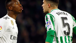 Real Madrid, scintille tra Vinicius e Bartra. Il difensore: “Ha insultato mia madre”