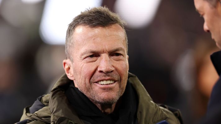 Roma, l’Olimpico è da brividi: Matthaus filma lo spettacolo durante l’inno – FOTO - immagine 1