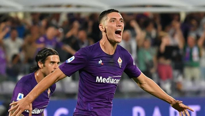 Fiorentina's Serbian defender Nikola Milenkovic (R) celebrates after scoring during the Italian Serie A football match Fiorentina vs Napoli on August 24, 2019 at the Artemio-Franchi stadium in Florence. (Photo by Andreas SOLARO / AFP) (Photo credit should read ANDREAS SOLARO/AFP/Getty Images) DIFENSORI – Cinque da mettere e cinque da evitare, tra centrali e terzini - immagine 1