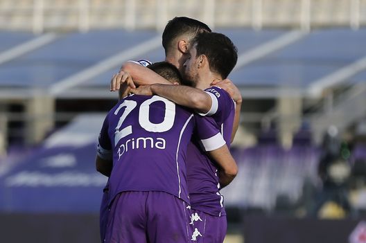 FLORENCE, ITALY - MARCH 07: Fiorentina players celebrate a goal during the Serie A match between ACF Fiorentina and Parma Calcio at Stadio Artemio Franchi on March 7, 2021 in Florence, Italy. (Photo by Gabriele Maltinti/Getty Images) FLORENCE, ITALY - MARCH 07: Fiorentina players celebrate a goal during the Serie A match between ACF Fiorentina and Parma Calcio at Stadio Artemio Franchi on March 7, 2021 in Florence, Italy. (Photo by Gabriele Maltinti/Getty Images)
