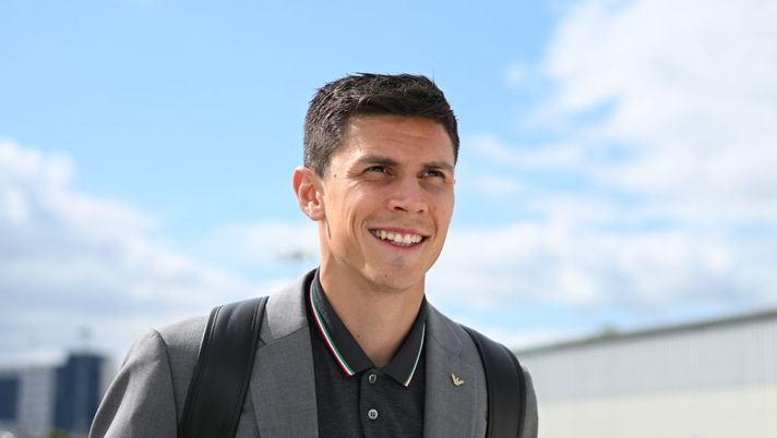 DUESSELDORF, GERMANY - JUNE 13: Matteo Pessina of Italy departs to Dusseldorf Airport on June 13, 2022 in Duesseldorf, Germany. (Photo by Claudio Villa/Getty Images) Monza, doppio stop: problema al ginocchio per Pessina, affaticamento per Sensi - immagine 1