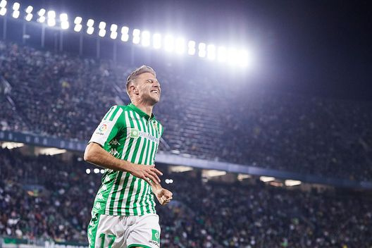 (Photo by Fran Santiago/Getty Images) Il Betis ha bisogno di spazi in rosa: Joaquin “Se volete mi ritiro…”- immagine 2