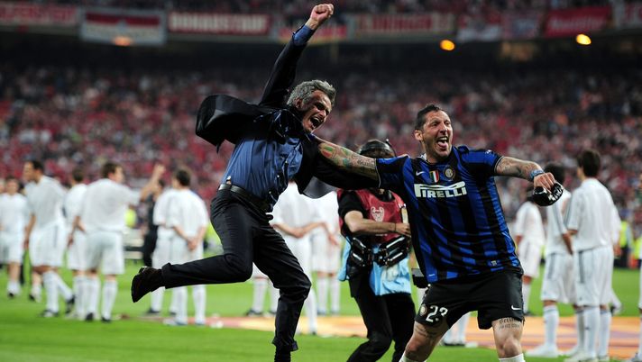 MADRID, SPAIN - MAY 22: Head coach Jose Mourinho (L) and Marco Materazzi of Inter Milan celebrate their team's victory at the end of the UEFA Champions League Final match between FC Bayern Muenchen and Inter Milan at the Estadio Santiago Bernabeu on May 22, 2010 in Madrid, Spain. (Photo by Shaun Botterill/Getty Images) materazzi
