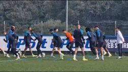 Nuovo esercizio di attivazione per gli azzurri durante la rifinitura