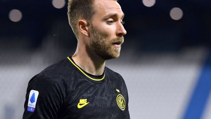 FERRARA, ITALY - JULY 16: Christian Eriksen of FC Internazionale looks on during the Serie A match between SPAL and FC Internazionale at Stadio Paolo Mazza on July 16, 2020 in Ferrara, Italy. (Photo by Alessandro Sabattini/Getty Images) Genoa-Inter, le formazioni ufficiali: Iago in tribuna! Eriksen c’è, fuori Schone - immagine 1