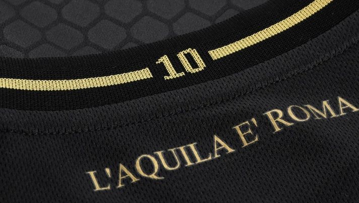 Derby della Capitale, la stracittadina di Roma a colpi di apostrofi: l’aquila è o e’…? - immagine 1