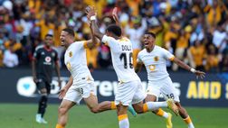 Dopo quasi mille giorni, riecco i tifosi al derby di Soweto: gol dalla propria metà campo!
