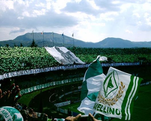 Avellino, “Vesuvio lavali col fuoco”: gli irpini usano il coro del Nord nel derby contro la Turris…- immagine 2