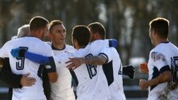 Metà campo in erba e metà campo innevata: nella Terza serie bulgara funziona così…