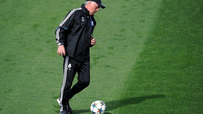 MADRID, SPAIN - APRIL 13: Head coach Carlo Ancelotti of Real Madrid controls the ball during the Real Madrid CF training at Valdebebas grounds ahead of the UEFA Champions League Quarter Final, First Leg match against Club Atletico de Madrid on April 13, 2015 in Madrid, Spain. (Photo by Denis Doyle/Getty Images) MADRID, SPAIN - APRIL 13: Head coach Carlo Ancelotti of Real Madrid controls the ball during the Real Madrid CF training at Valdebebas grounds ahead of the UEFA Champions League Quarter Final, First Leg match against Club Atletico de Madrid on April 13, 2015 in Madrid, Spain. (Photo by Denis Doyle/Getty Images)