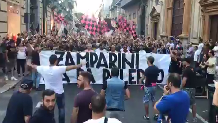 VIDEO Tifosi Palermo e la manifestazione contro Zamparini  VIDEO Tifosi Palermo e la manifestazione contro Zamparini