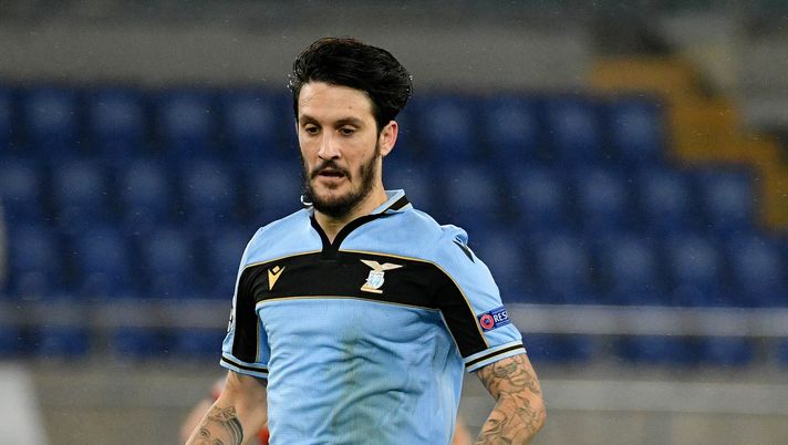 ROME, ITALY - DECEMBER 08: Luis Alberto of SS Lazio during the UEFA Champions League Group F stage match between SS Lazio and Club Brugge KV at Stadio Olimpico on December 08, 2020 in Rome, Italy. Sporting stadiums around Italy remain under strict restrictions due to the Coronavirus Pandemic as Government social distancing laws prohibit fans inside venues resulting in games being played behind closed doors. (Photo by Marco Rosi - SS Lazio/Getty Images) ROME, ITALY - DECEMBER 08: Luis Alberto of SS Lazio during the UEFA Champions League Group F stage match between SS Lazio and Club Brugge KV at Stadio Olimpico on December 08, 2020 in Rome, Italy. Sporting stadiums around Italy remain under strict restrictions due to the Coronavirus Pandemic as Government social distancing laws prohibit fans inside venues resulting in games being played behind closed doors. (Photo by Marco Rosi - SS Lazio/Getty Images)