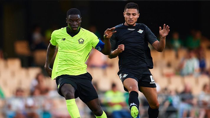 JEREZ DE LA FRONTERA, SPAIN - JULY 28: Soumaoro of Lille OSC (L) being followed by Juanjo Narvaez of Real Betis Balompie (R) during the Preseason match between Real Betis and Lille OSC at Estadio Chapin on July 28, 2018 in Jerez de la Frontera, . (Photo by Aitor Alcalde/Getty Images) JEREZ DE LA FRONTERA, SPAIN - JULY 28: Soumaoro of Lille OSC (L) being followed by Juanjo Narvaez of Real Betis Balompie (R) during the Preseason match between Real Betis and Lille OSC at Estadio Chapin on July 28, 2018 in Jerez de la Frontera, . (Photo by Aitor Alcalde/Getty Images)