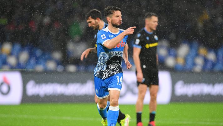 NAPLES, ITALY - NOVEMBER 28: Dries Mertens of SSC Napoli celebrates after scoring their side's second goal during the Serie A match between SSC Napoli and SS Lazio at Stadio Diego Armando Maradona on November 28, 2021 in Naples, Italy. (Photo by Francesco Pecoraro/Getty Images) La SSC Napoli celebra Mertens: “Miglior marcatore azzurro con 139 reti!” - immagine 1
