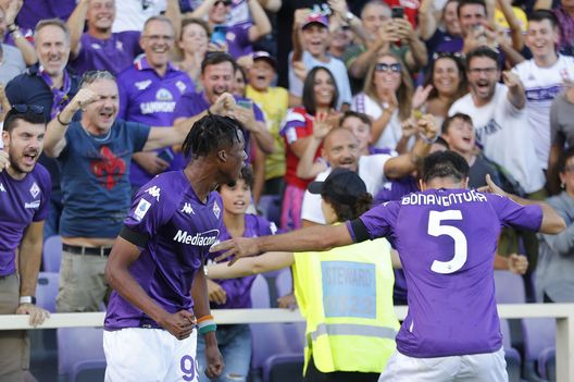 FLORENCE, ITALY - AUGUST 14: Giacomo Bonaventura of ACF Fiorentina celebrates after scoring a goal during the Serie A match between ACF Fiorentina and US Cremonese at Stadio Artemio Franchi on August 14, 2022 in Florence, . (Photo by Gabriele Maltinti/Getty Images) Capitolo uscite: in cinque potrebbero dire addio alla Fiorentina. Le ultime- immagine 2