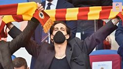 VIDEO Roma-Genoa, Damiano dei Maneskin in tribuna a tifare i giallorossi con Totti