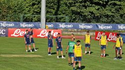 FOTO Ritiro Dimaro, l’allenamento pomeridiano del Napoli: esercizi sui piazzati