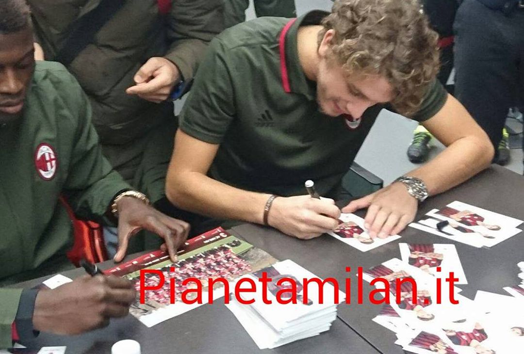 De Sciglio Niang Locatelli al Christmas Village, foto PianetaMilan,it