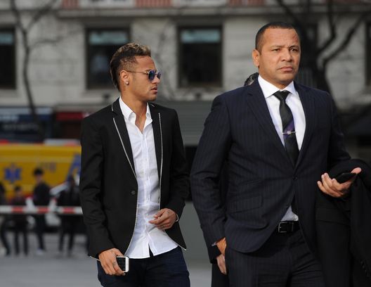 Dani Alves, il padre di Neymar si dissocia: “Non pagherò la sua cauzione. In questo momento…” Dani Alves, il padre di Neymar si dissocia: “Non pagherò la sua cauzione. In questo momento…” - immagine 1