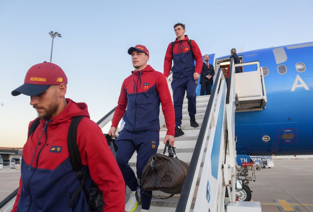 Roma, l’arrivo dei giallorossi in Portogallo – FOTO GALLERY - immagine 6
