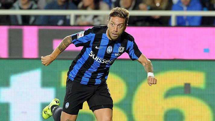 BERGAMO, ITALY - SEPTEMBER 28: Alejandro Gomez of Atalanta BC in action during the Serie A match between Atalanta BC and UC Sampdoria at Stadio Atleti Azzurri d'Italia on September 28, 2015 in Bergamo, Italy. (Photo by Pier Marco Tacca/Getty Images) E il Papu Gomez ieri scherzava: “Non mi mettete, domani faccio cagare…” - immagine 1
