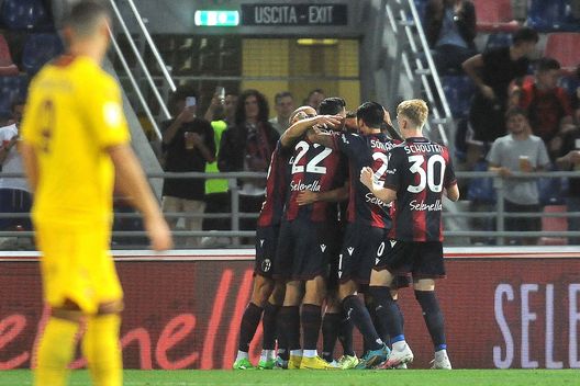 BOLOGNA, ITALY - SEPTEMBER 01: Marko Arnautovic of Bologna FC celebrates after scoring the opening goal from the penalty spot during the Serie A match between Bologna FC and US Salernitana. Stadio Renato Dall'Ara on September 01, 2022 in Bologna, Italy. (Photo by Mario Carlini / Iguana Press/Getty Images) Bologna, il dopo Miha: domani in conferenza Vigiani con l’AD Fenucci- immagine 2