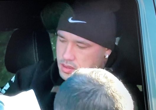 Radja Nainggolan fuori dai cancelli della Pinetina (fotogramma da Skysport) 