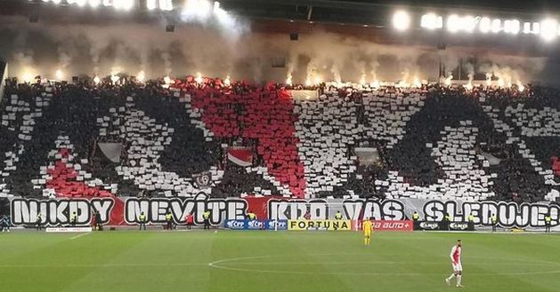 Derby degli striscioni a Praga: “Noi sempre fedeli”…”Voi poveri sfigati…”- immagine 2